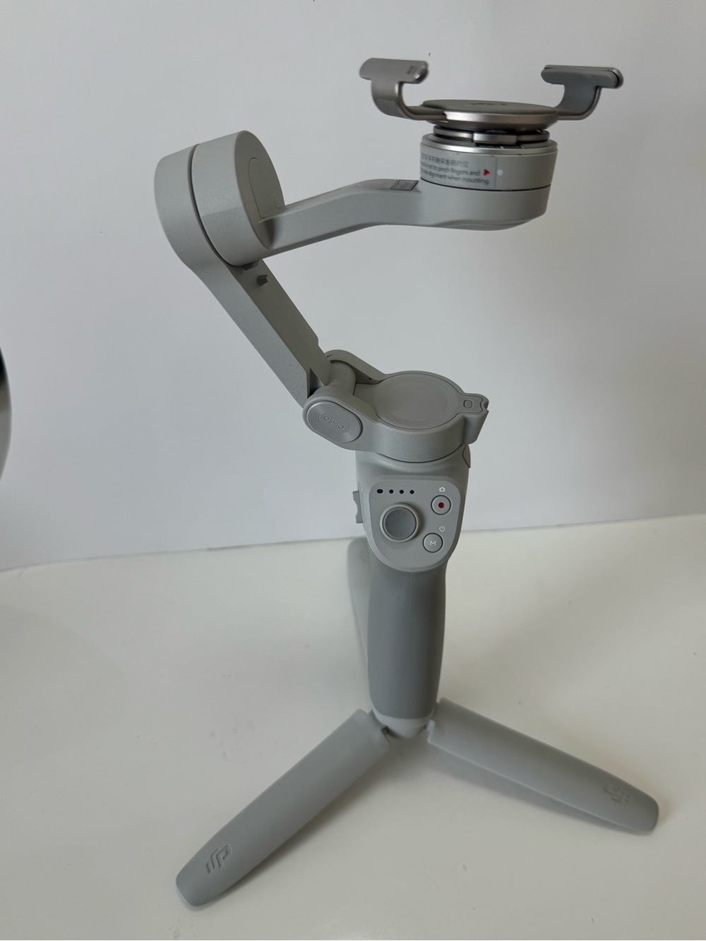 DJI OM 4 Osmo Mobile 4 3-Axis Smartphone‎ Gimbal w/Magnetic Clamp & Tripod
